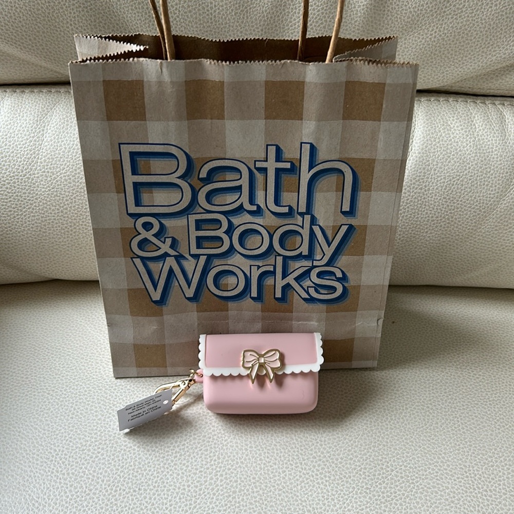 NEW!!!! Bath and Body Works Pink Bow Sanitizer holder